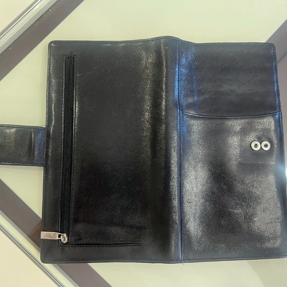 Holt Renfrew Brand Black Soft Genuine Soft Leather Passport Wallet! - Picture 8 of 10